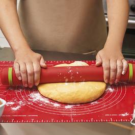 Rouleau à pâtisserie 41cm ajustable et anti adhérent rouge silicone