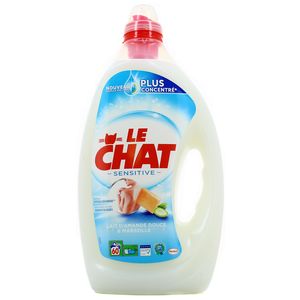 Le Chat Lessive Liquide Sensitive 60 Lavages Au Lait D Amande Douce Et Au Savon De