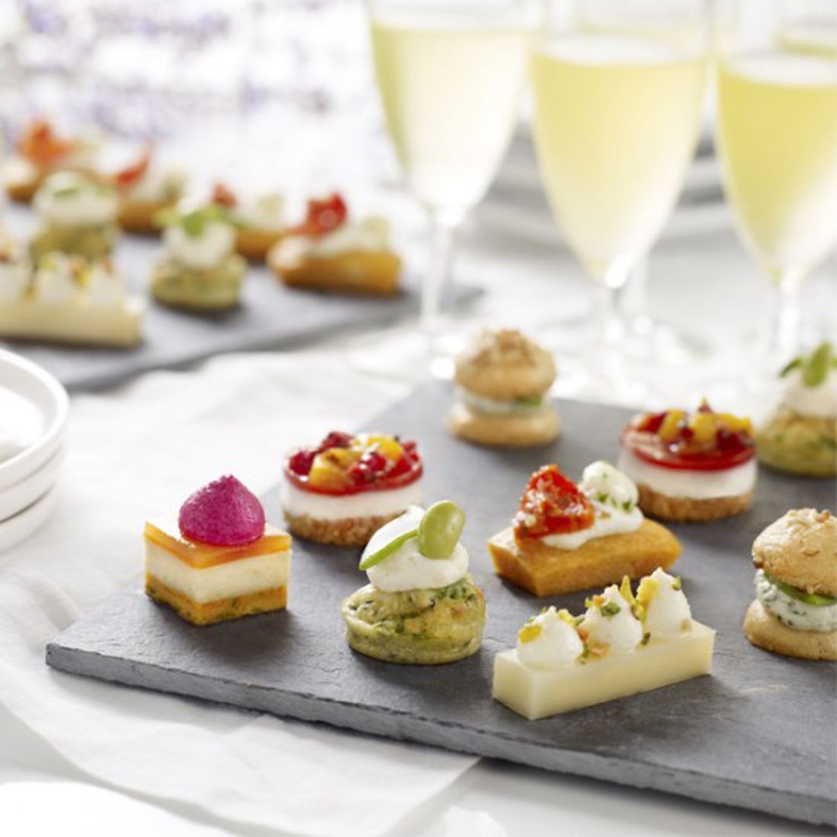 3700478515644 - Traiteur de Paris - 54 canapés Parisiens- 6 recettes tendance et panachées