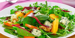 Salade d'épinards au bleu et aux graines